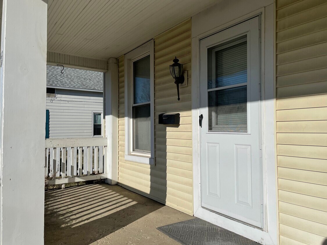Front Door/Porch - 631 S 16th St