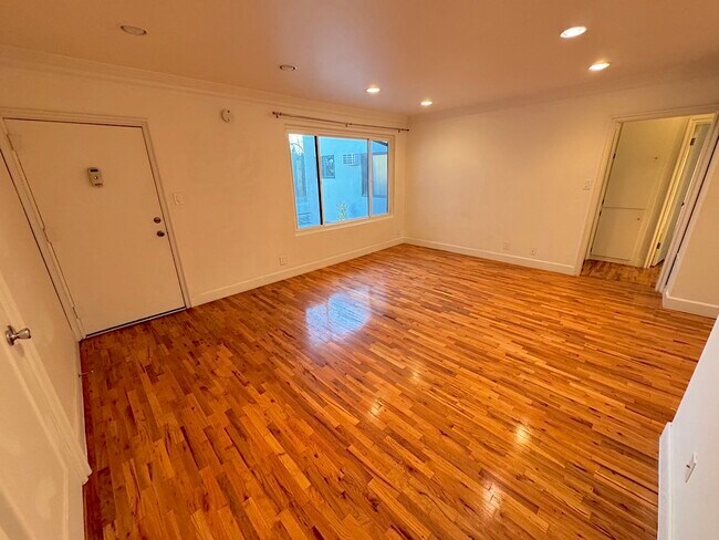 Foto del edificio - 8585 Pickford St