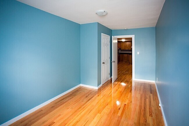 Foto del edificio - 173-1R Rindge Ave