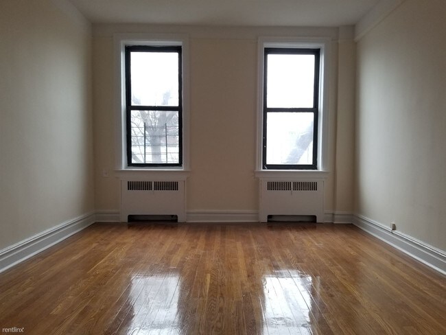 Building Photo - 1654 E 13th St