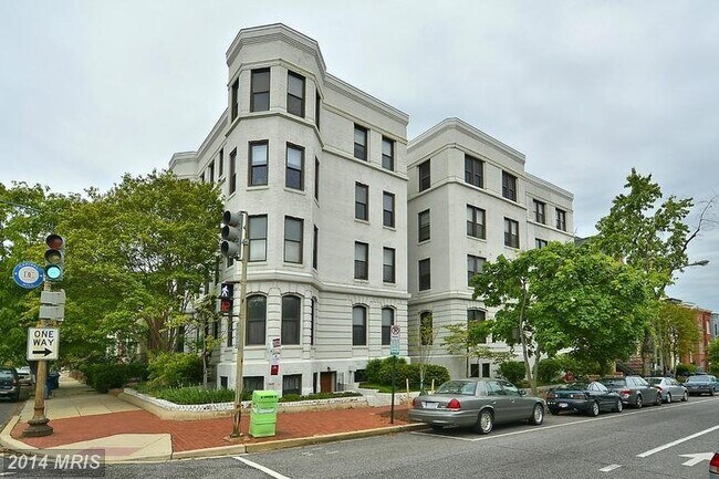 Building Photo - 520 E St NE