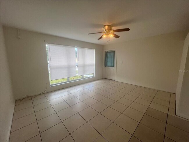 Foto del edificio - 21323 Meehan Ave