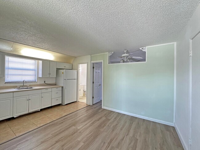 Foto del edificio - 1081 SE Monterey Rd