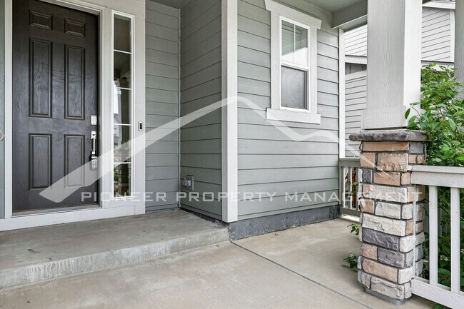 Foto del edificio - Spacious Home with Washer/Dryer and Centra...