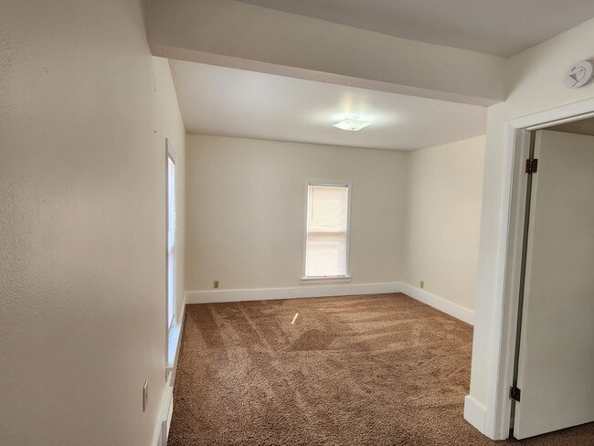 Building Photo - 14 S 3rd St E