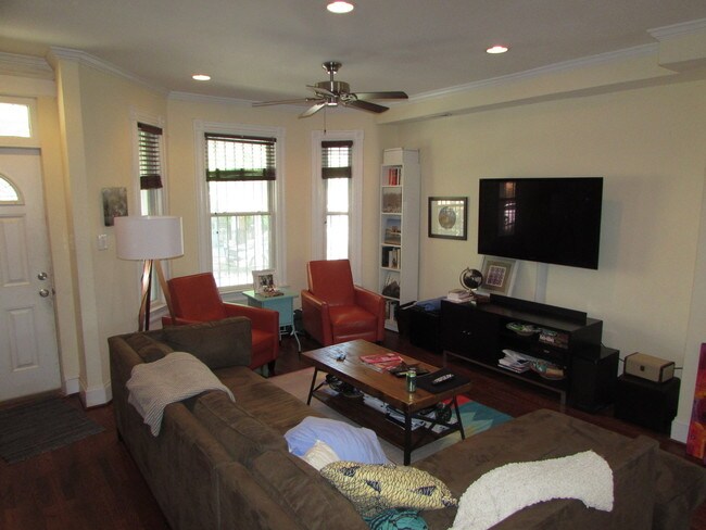 Foto del edificio - 642 Morton St NW