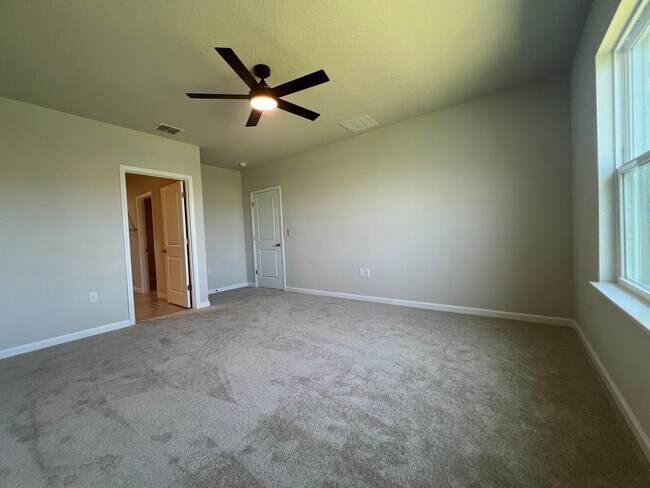 Building Photo - New Build Beautiful  3 bedroom 2 bathroom ...
