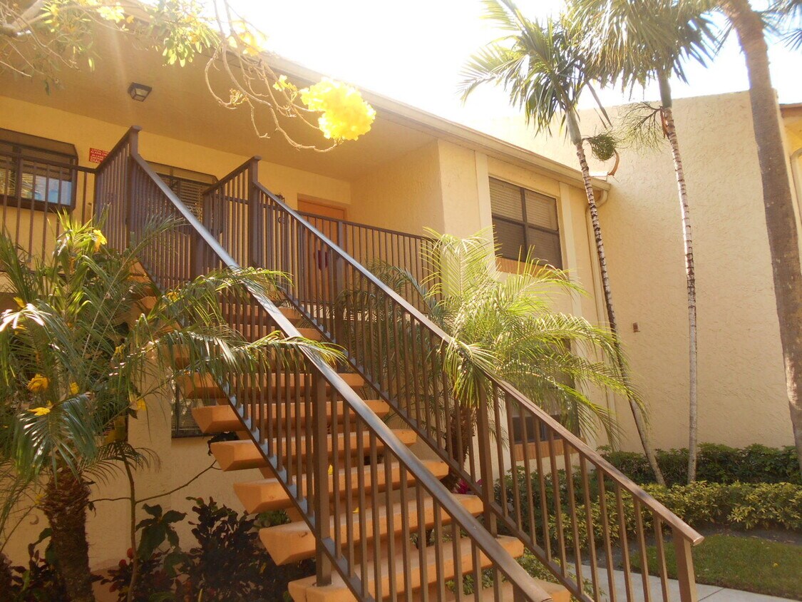 This location is somewhat walkable so some errands can be accomplished on foot. 1250 S Military Trail, Deerfield Beach, FL 33442 House for Rent in