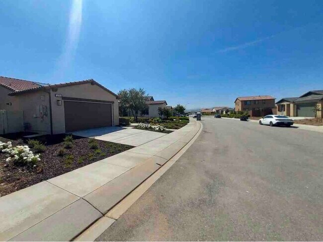 Foto del edificio - 1496 Pinyon Ln