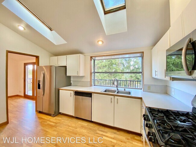 Foto del edificio - 4 br, 2.5 bath House - 1524 172nd Place NE