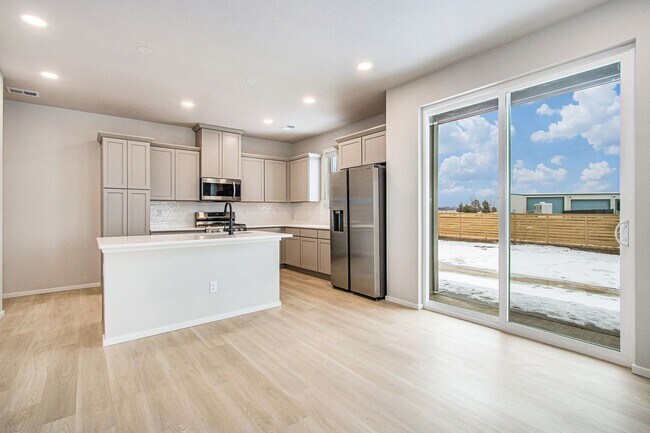 Foto del edificio - Luxury Rowhouse w/ Over-sized Garage