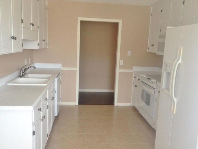 Building Photo - 205 Woodleigh