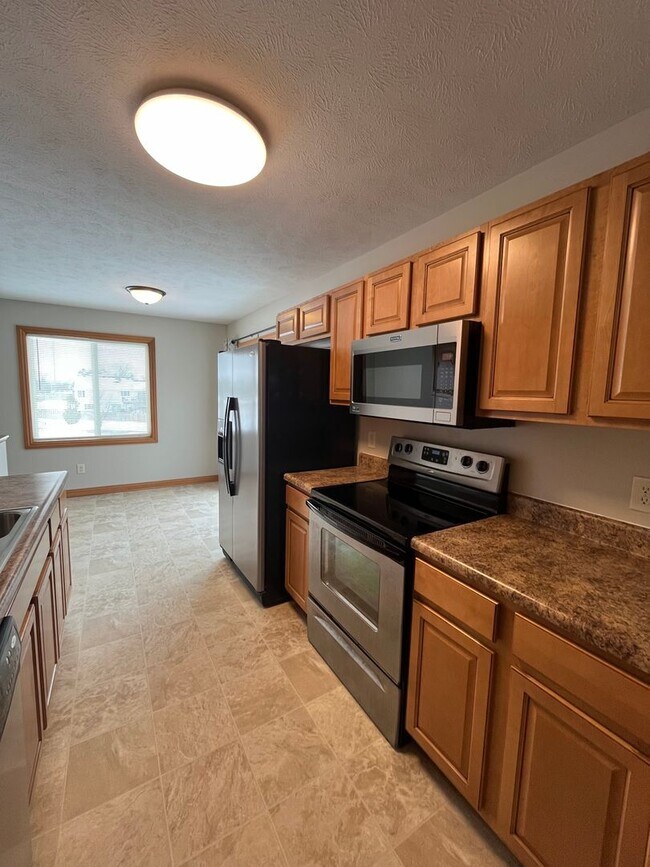 Building Photo - 7350 Mercy Ln-3bed/2bath Townhome