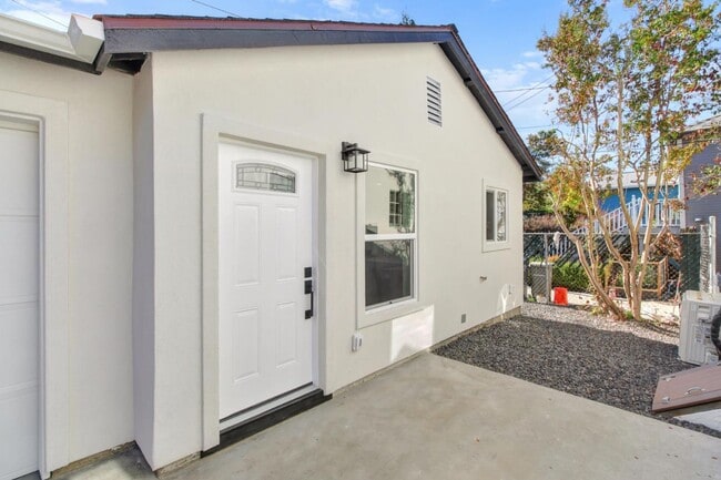 Photo - Home for Rent in Midtown, Sacramento! 2 Bed/ 2 Bath