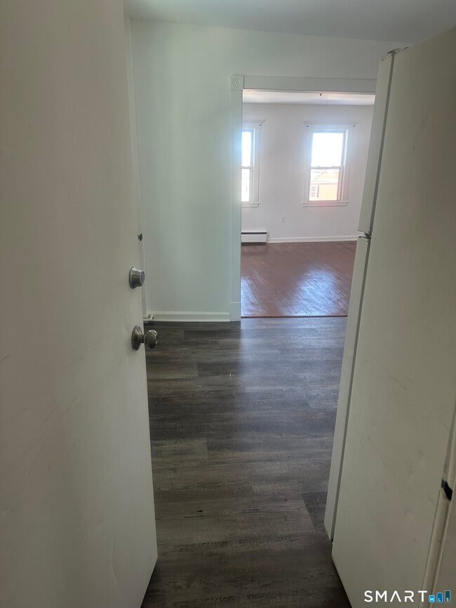 Foto del edificio - 125 N Harwinton Ave