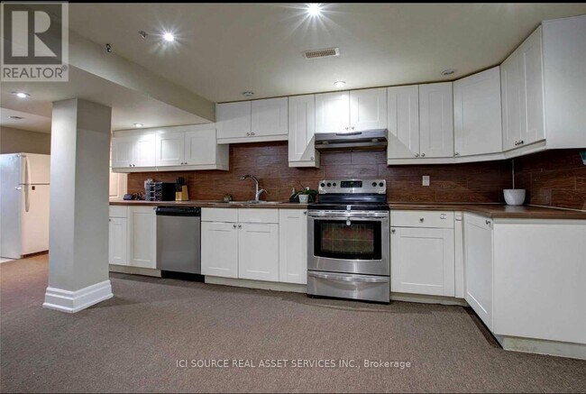 Building Photo - 627 Trudale Ct