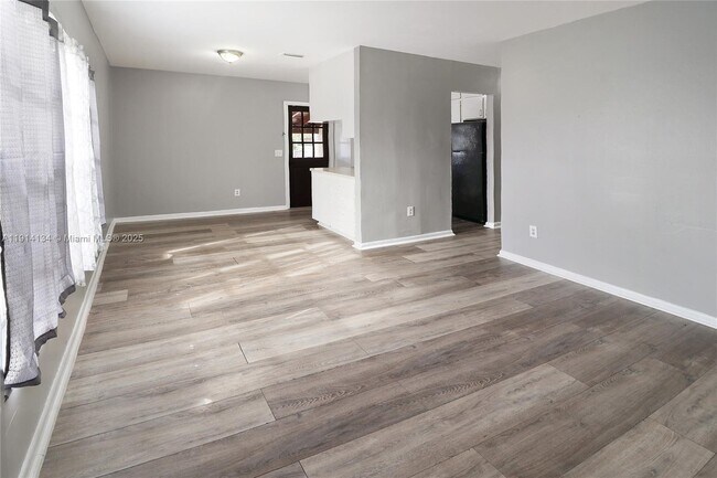 Foto del edificio - 1856 NW 6th Ave