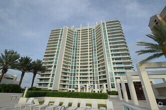 Building Photo - 101 S Fort Lauderdale Beach Blvd