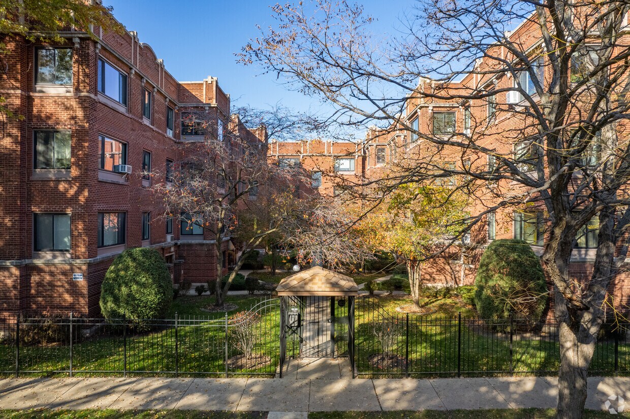 Primary Photo - Sunny Court Condominiums