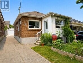 Building Photo - 98 Foxwell St