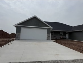 Building Photo - 2671 Princeton Dr