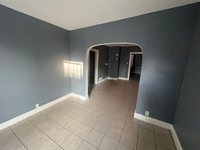 Foto del edificio - 2 Bedroom Lower Duplex Milwaukee