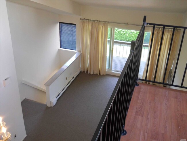 Building Photo - 745 Conklin St