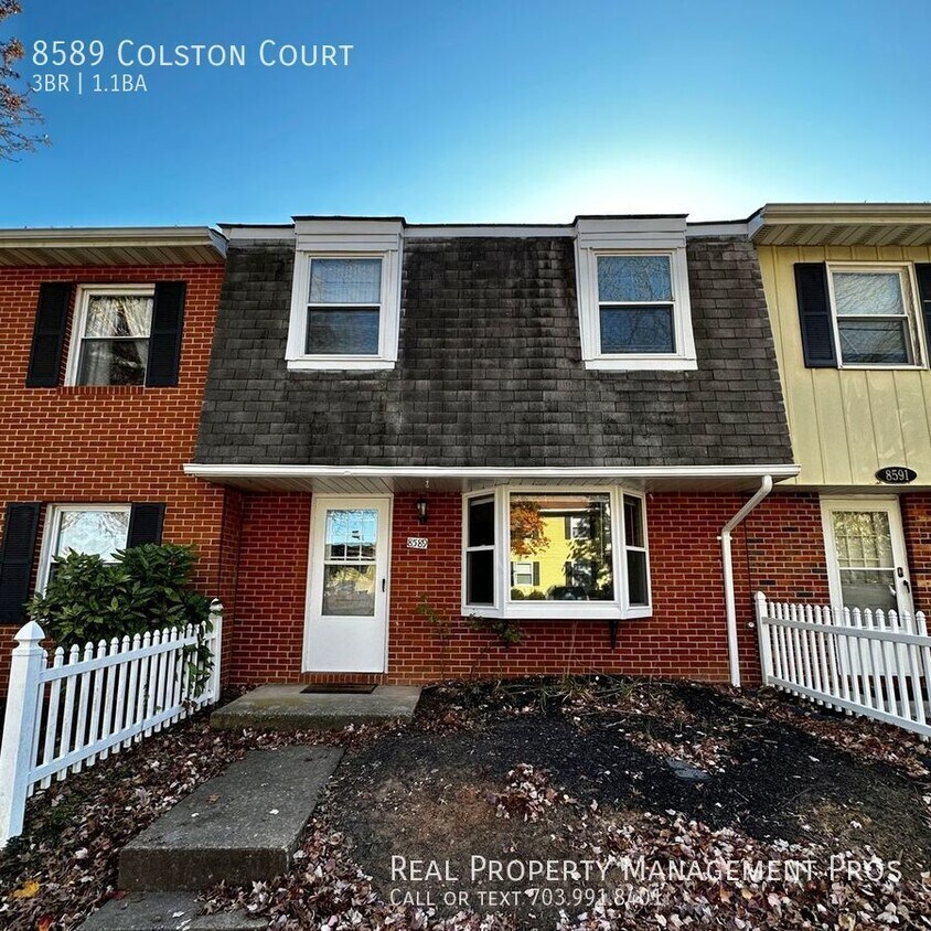 Primary Photo - New Carpet and Fresh Paint / 3 Bed Townhou...