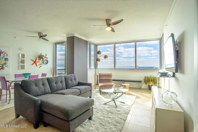 Building Photo - 2060 Beach Blvd