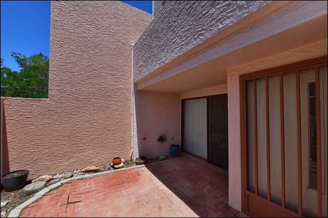 Foto del edificio - Available now!