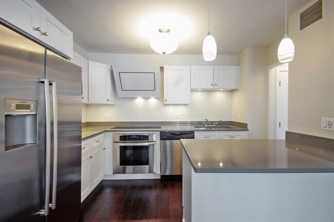 Building Photo - 4250 N Marine Dr