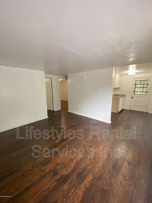 Building Photo - 2221 W 39th St