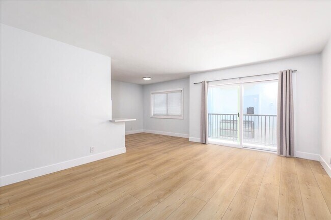 Área de entrada a la sala de estar - 811 Buena Vista