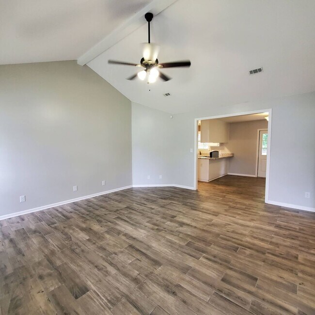 Foto del edificio - Charming 3-Bedroom Home with Private Fenced Yard in Valdosta, GA!
