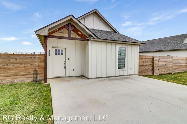 Building Photo - 3 br, 2 bath House - 221 Colorado Rd.  - 2...