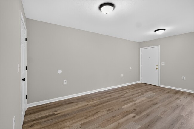 Building Photo - Cinnamon Court