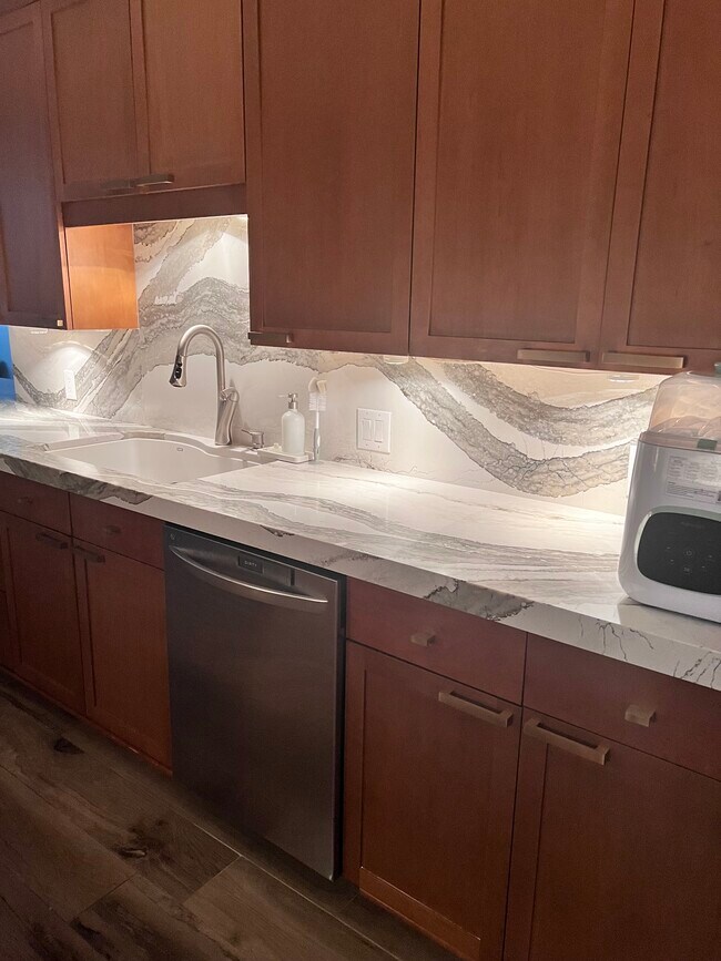 Building Photo - 3530 Piedmont Rd NE