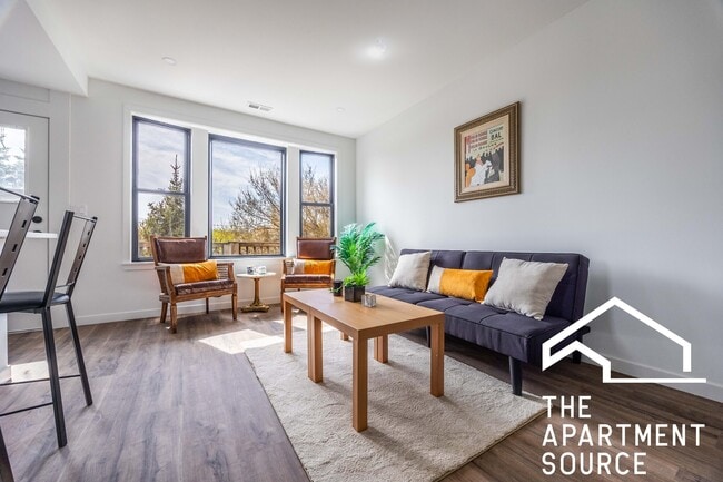 Photo - 4410 N Greenview Ave House