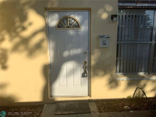 Foto del edificio - 3740 SW 60th Terrace