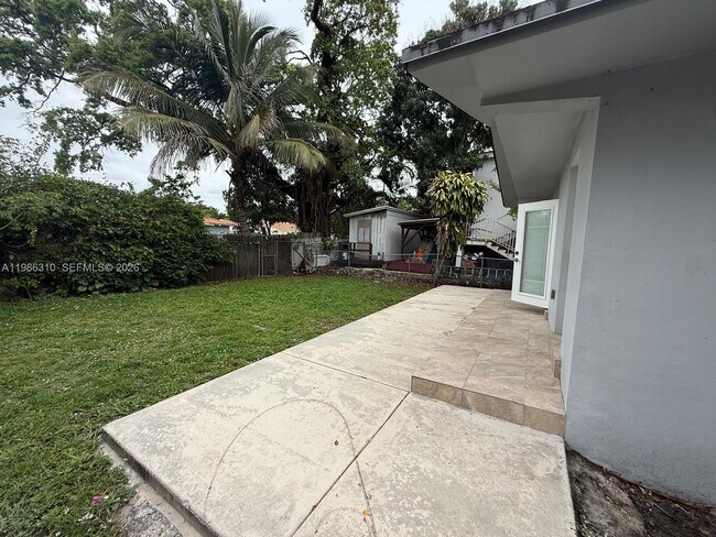 Foto del edificio - 1781 NW 16th St