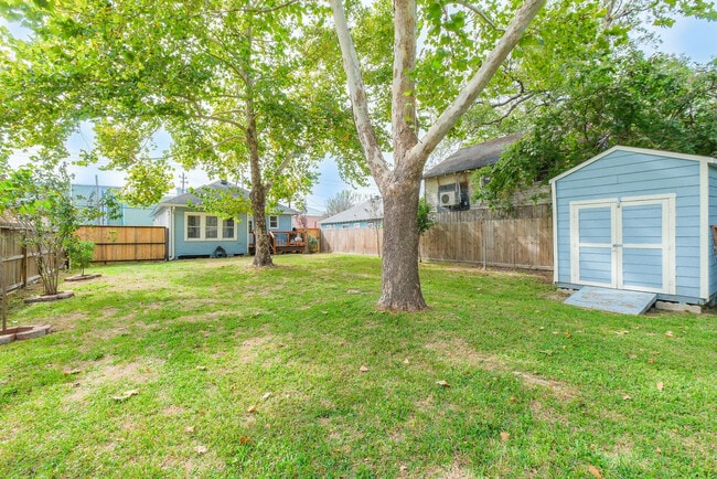 Building Photo - 207 Lindale St