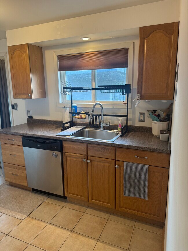 Foto del edificio - 6215 N Cedar St