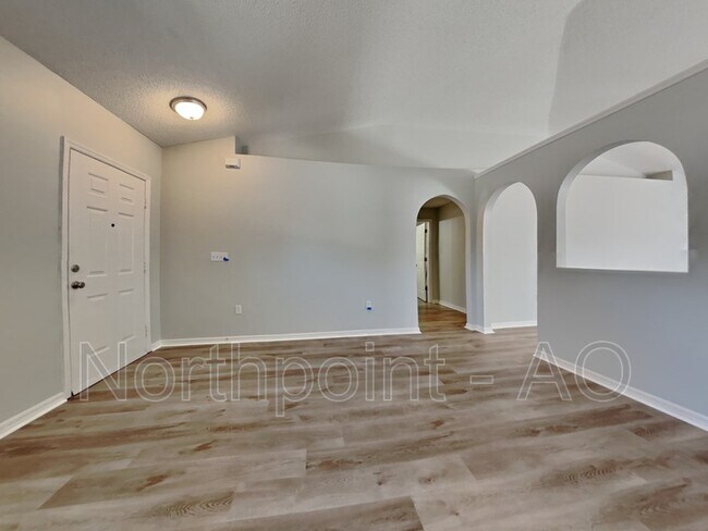 Foto del edificio - 2395 Hawthorne Rd