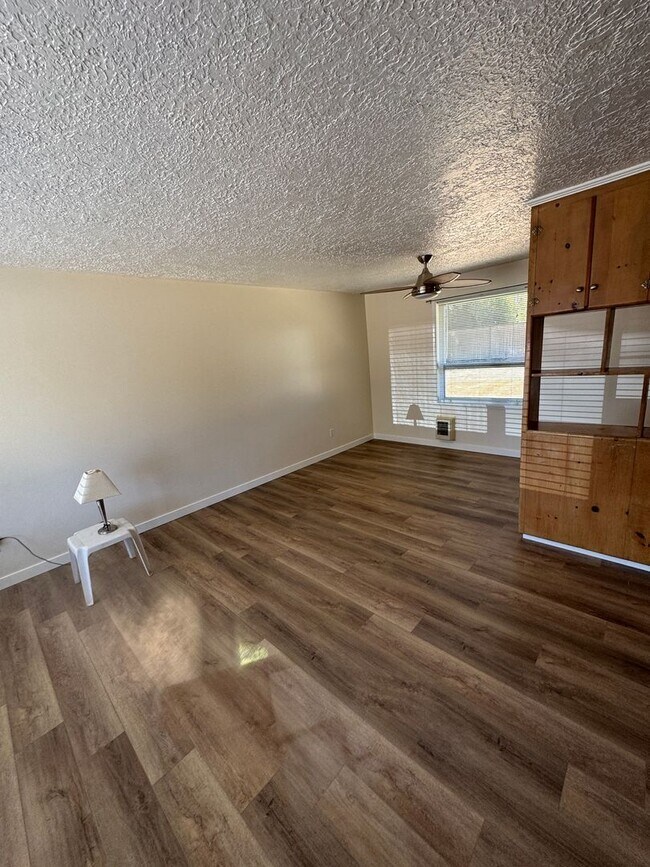 Building Photo - Charming Updated 2 Bedroom Home with Huge Backyard, A/C & Owner-Paid Landscaping