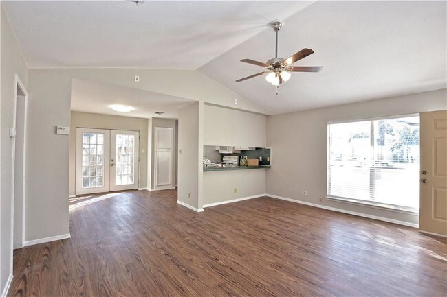 Building Photo - 8808 Pineridge Dr
