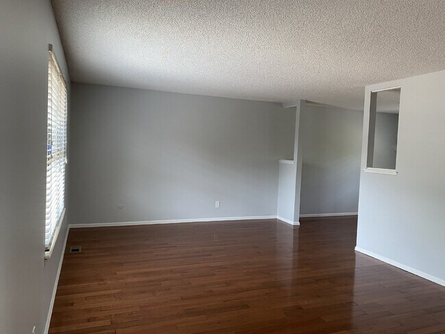 Foto del edificio - AVAILABLE July 11th!! Well Maintained Home in Seven Hills.