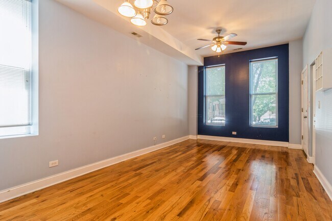 Building Photo - 921 S Oakley Blvd