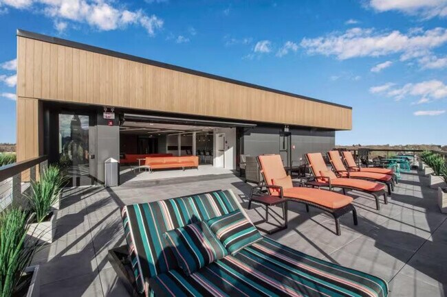 Building Photo - 1130 Main St