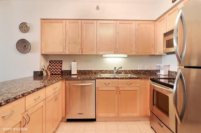 Building Photo - 512 N McClurg Ct