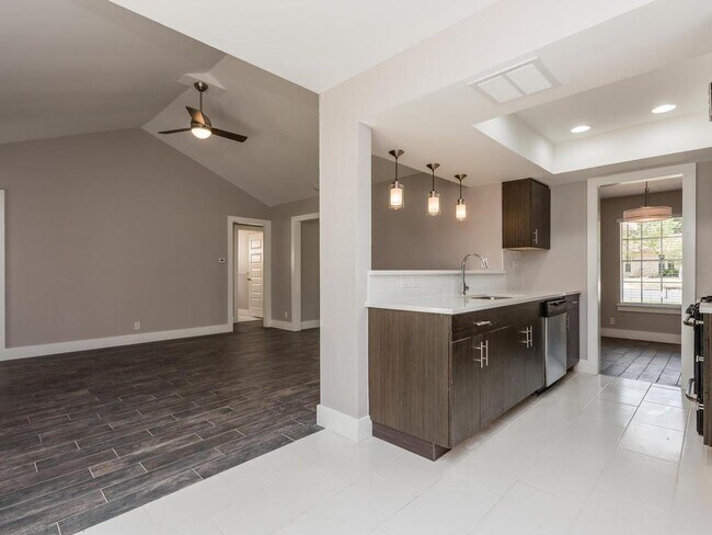 Foto del edificio - 3910 Hillside Dr